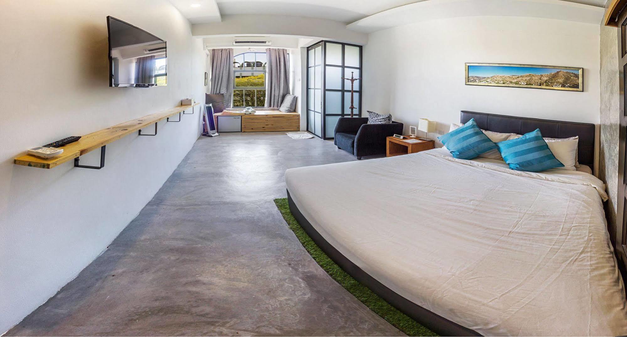 Roomies Suites Batu Feringgi Luaran gambar