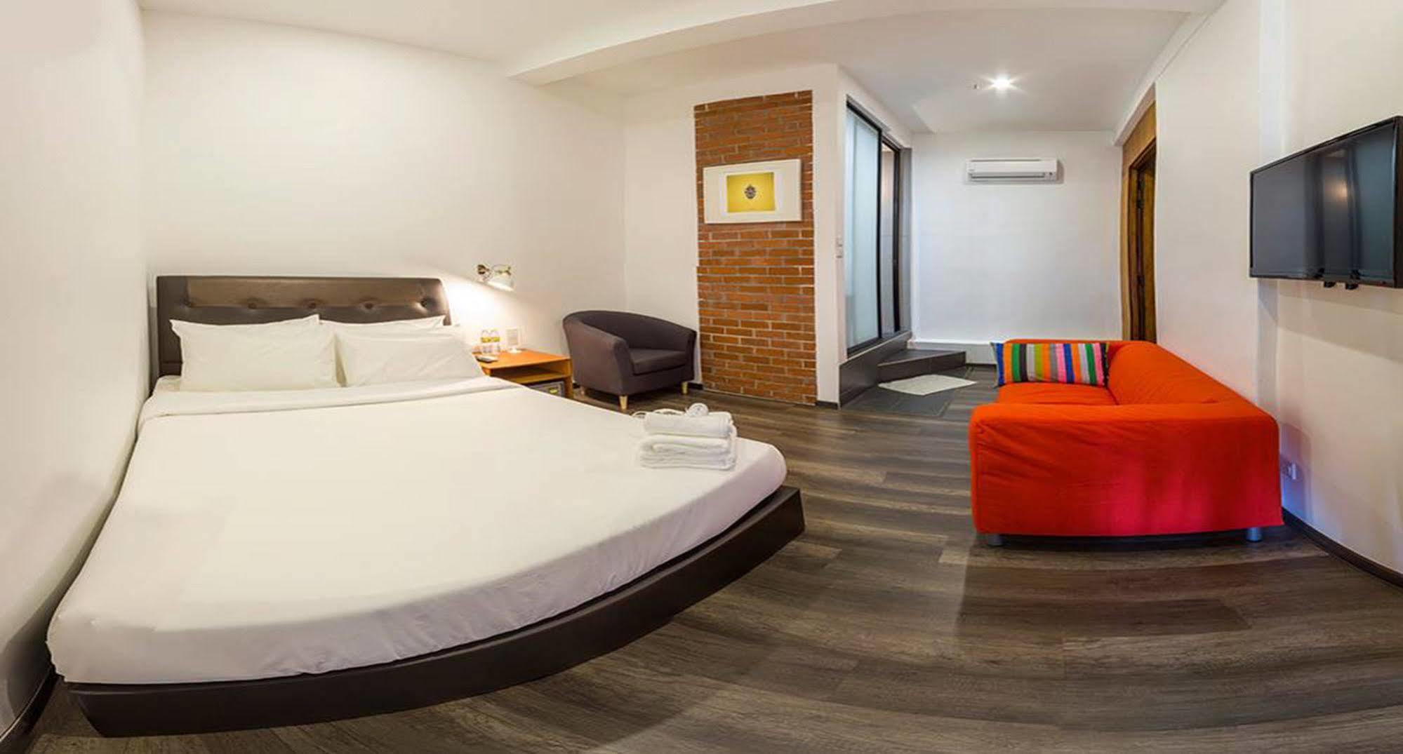 Roomies Suites Batu Feringgi Luaran gambar